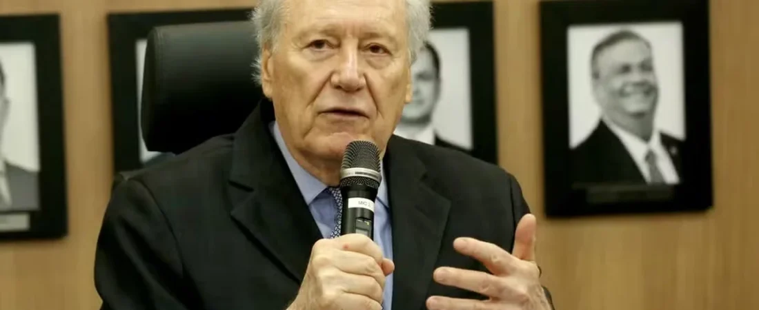 Lewandowski reúne ministros aposentados do STF para discutir defesa da democracia