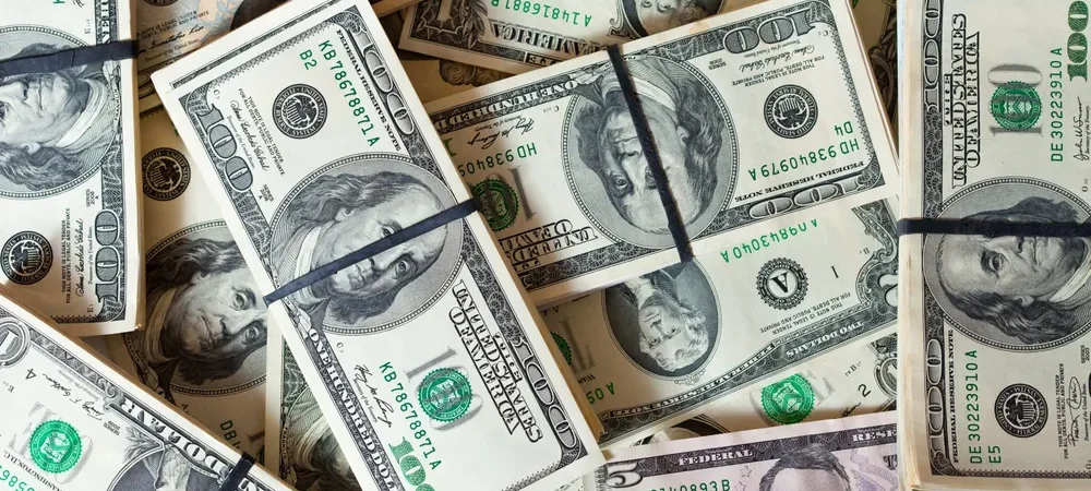 Dólar abre em alta e Ibovespa acompanha cenário de cautela no mercado