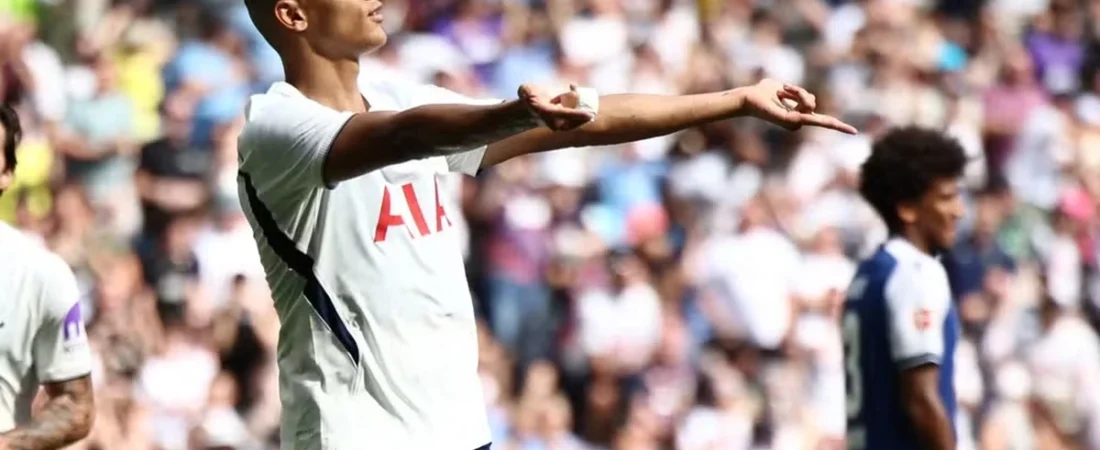 Vasco acena com compra de Richarlison e aposta na vontade do atacante